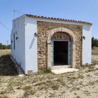 Fabbricato rurale con terreno in C.da Piraino