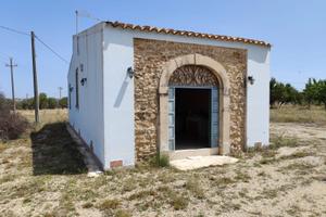 Fabbricato rurale con terreno in C.da Piraino