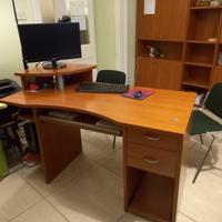 Scrivania color ciliegio