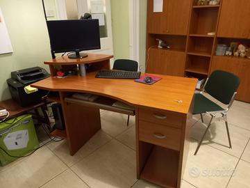 Scrivania color ciliegio