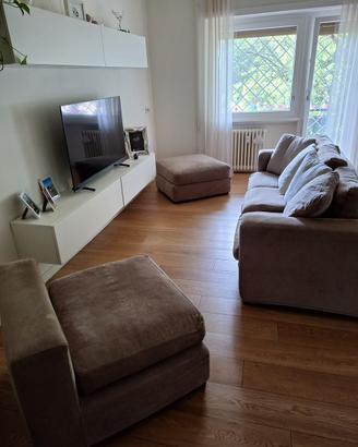 Divano 4 posti, chaise longue e pouf