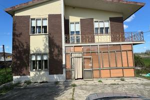 CASA SINGOLA INDIPENDENTE con GARAGE DOPPIO