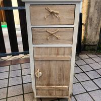 Mobiletto in legno