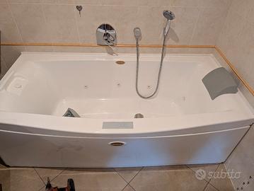 vasca idromassaggio jacuzzi 