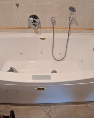 vasca idromassaggio jacuzzi 
