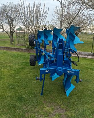 Aratro Quadrivomere per minime lavorazioni  10 qt