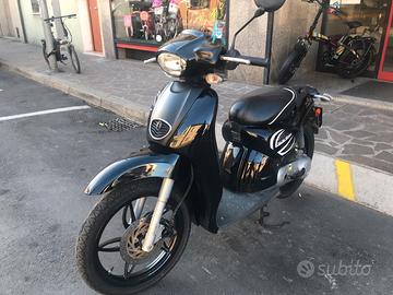 Subito - Molari Moto Cattolica - Aprilia Scarabeo Street 50 c.c. 2T Arancio  (34) - Moto e Scooter In vendita a Rimini