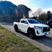 Toyota hilux extra cab lounge 2.4 