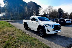 Toyota hilux extra cab lounge 2.4 