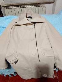 Giacca da donna colore beige chiaro con cintura