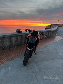 KTM  Duke 125 leggere la descrizione