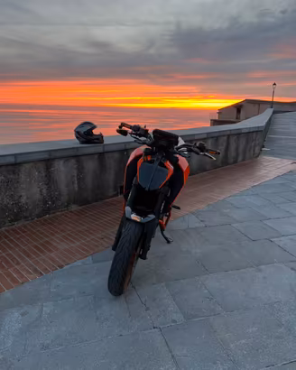 KTM  Duke 125 leggere la descrizione