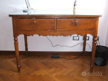 Tavolo d' epoca in legno