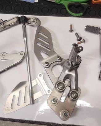 Pedane anteriori originali Suzuki GSX R 600/750