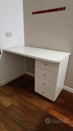 Scrivania a muro con 4 cassetti colore bianco