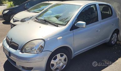 Toyota Yaris 1.3i 16V 5 porte