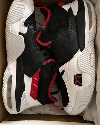 Jordan Stay Loyal 2 black/white