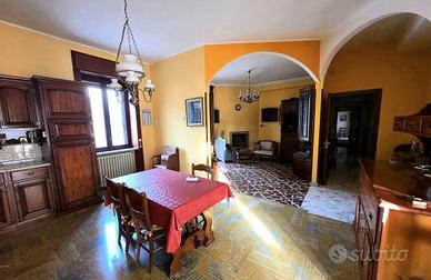 Cucina completa di alettrodomestici