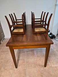 Tavolo per cucina/ salotto + 4 sedie