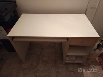 Scrivania IKEA bianca 110 x 60 cm