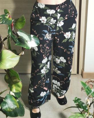 Pantaloni Glamorous floreali morbidi nero/blu - XS