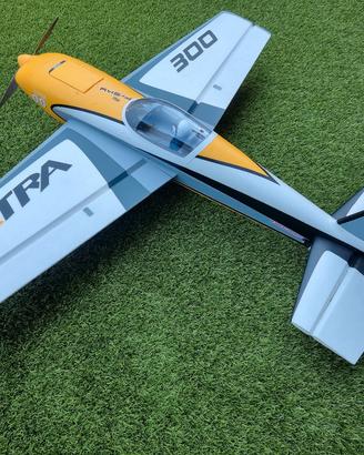 Aeromodello  extra 300 eflite pronto al volo 