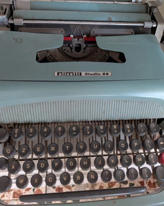 Macchina da scrivere Olivetti Studio 44