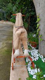 Cavallo a dondolo con ruote
