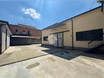 MAGAZZINO A BRESCIA