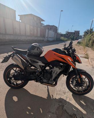 KTM duke 790
