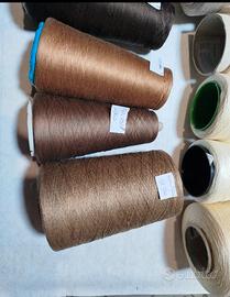 filati in cotone beige e marrone 