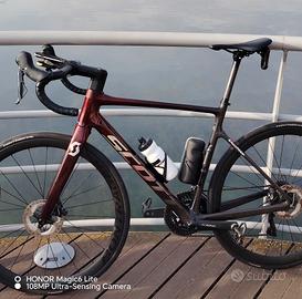 Scott addict 30 con cerchi in carbonio 