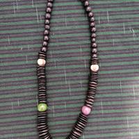Collana in semi/cocco/legno