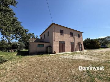 Rustico / Casale di 500 m² con 5 locali a Manciano