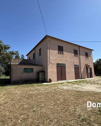 Rustico / Casale di 500 m² con 5 locali a Manciano
