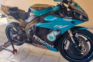 stupenda r1  del 2004
