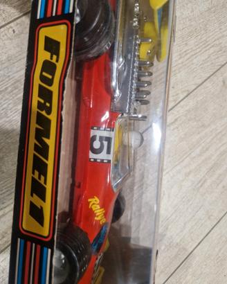 due modellini F1 