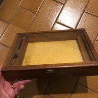 Scatola in legno cubana con vetro