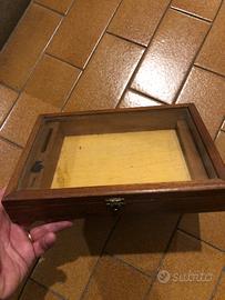 Scatola in legno cubana con vetro