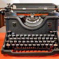 OLIVETTI M40 II serie (come nuova)