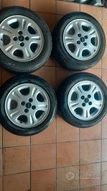 Cerchi in lega Fiat Lancia da 14 pollici con gomme