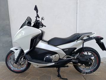 Honda integra 700 bianco perla 2012