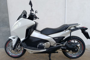 Honda integra 700 bianco perla 2012