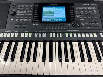 Tastiera Yamaha PSR-S750