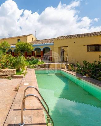 Villa di 394 m² con più di 5 locali a Sinnai