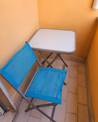 tavolino da esterno con sedie 