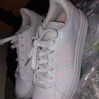 Scarpe adidas nr 37  praticamente nuove