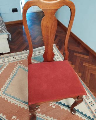 tre sedie in legno