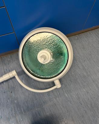 Lampada scialitica per ambulatorio chieurgico