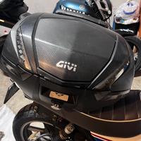 Bauletto moto givi universale con staffa